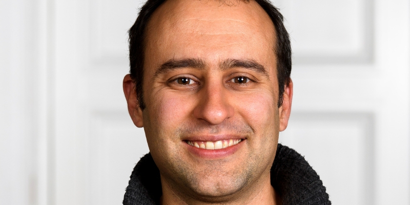 Headshot of Steve Brusatte (with light skin and short dark hair)